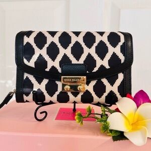 VERA BRADLEY ~ Black/Cream Geometric Wristlet Pebble Leather Trim Gold Hardware